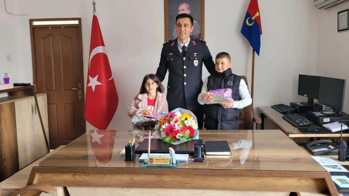 23 Nisan Ulusal Egemenlik ve Çocuk Bayramı Dolayısıyla İlçe Jandarma Komutanımız Sayın Ahmet KILIÇ, Makam Koltuğunu Öğrencilerimize Devretti.